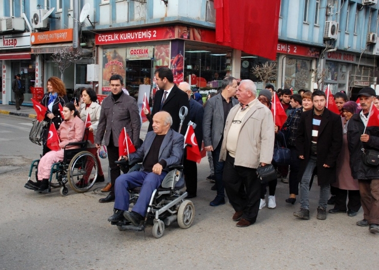 Engelli Dernekleri Ve Öğrenciler Şehitler İçin Yürüdü