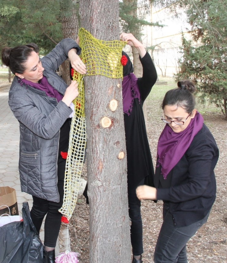 Esogü Tıp Fakültesi Kadın Çalışanları Dünya Kadınlar Gününe Renk Kattı