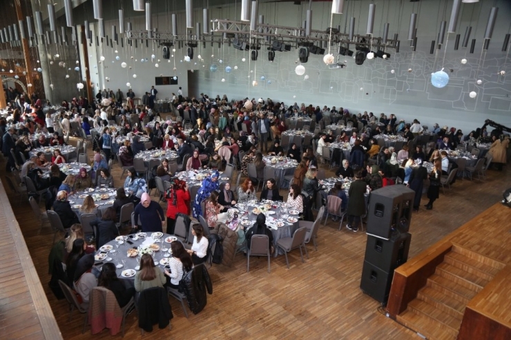 Başkan Deniz Köken, Personelin Kadınlar Gününü Kutladı