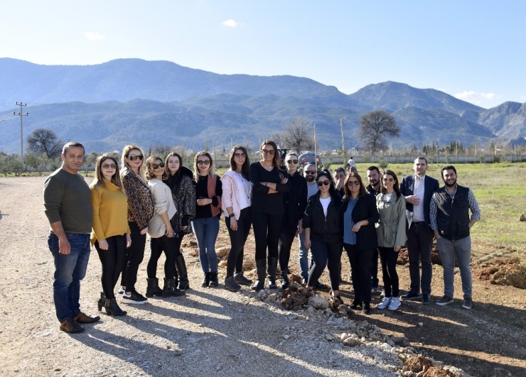 Genç Osd Kadın Üyelerini Fidanlarla Onurlandırdı