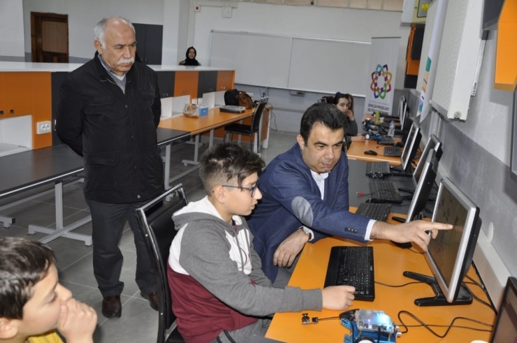 Safranbolu’da "Genç Gönüllülerle Dijital Dünyaya" Projesi