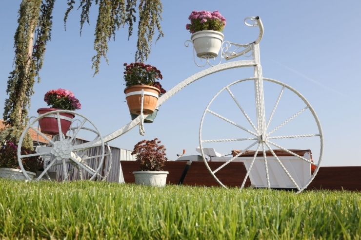 Gölbaşı’nda Kent Mobilyaları Belediye Atölyesinden