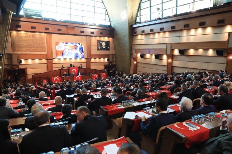 İbb Meclisinde Hareketli Dakikalar Yaşandı