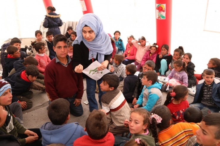 Depremzede Öğrenciler Ders Başı Yaptı