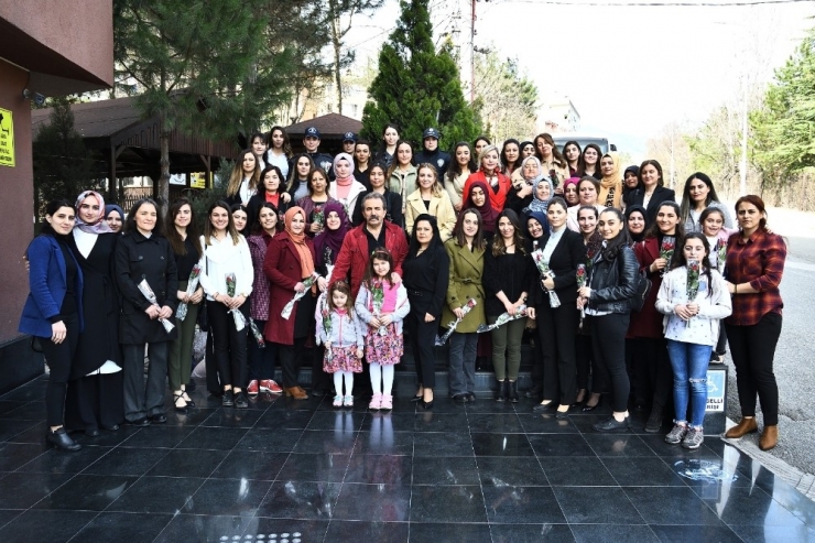 İl Emniyet Müdürü Tuğ, Kadın Personellerin Gününü Kutladı