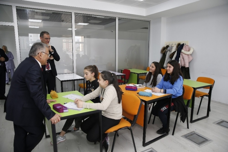 Kayseri Yeni Bir Kütüphaneye Kavuşuyor