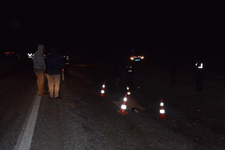 Aracı Arızalanan Şahsa Otomobil Çarptı