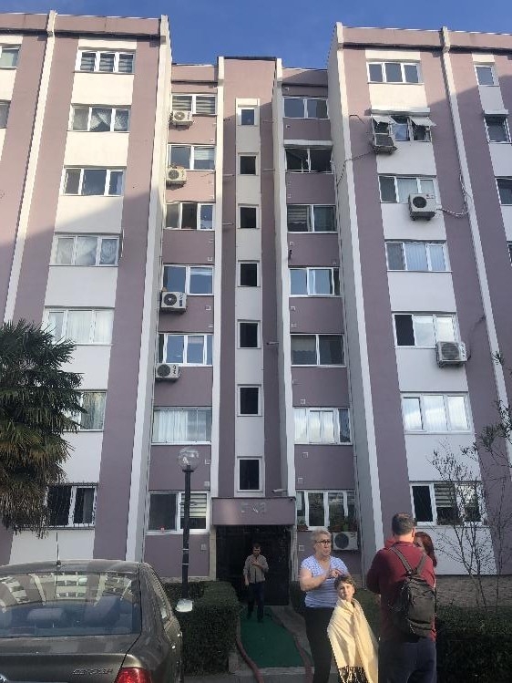 7 Katlı Binada Çıkan Yangın Paniğe Neden Oldu