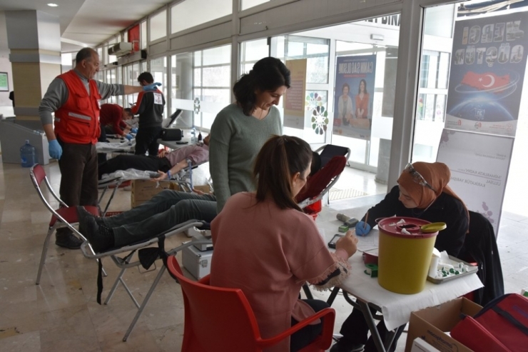 Kocasinan Belediyesi Personelinden Kızılay’a Kan Bağışı