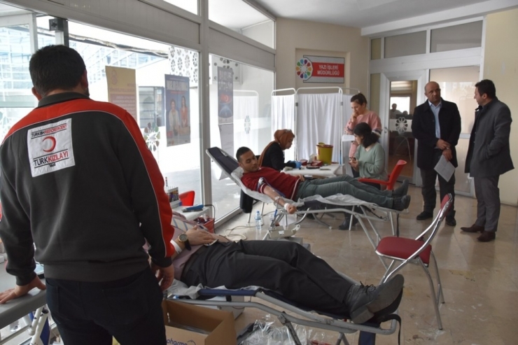 Kocasinan Belediyesi Personelinden Kızılay’a Kan Bağışı