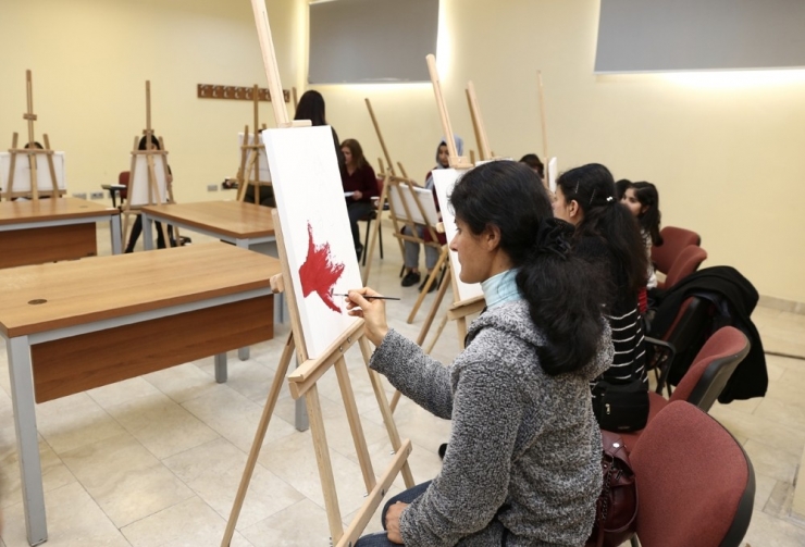 Küçükçekmeceli Kadınlar 8 Mart’ı Sanat Ve Sporla Kutladı