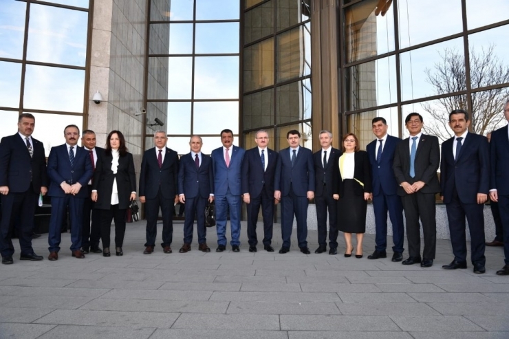 Malatya’da 17 Bini Aşkın Depremzedeye Sıcak Çorba, Yemek, Çay Ve Su İkramı Yapıldı