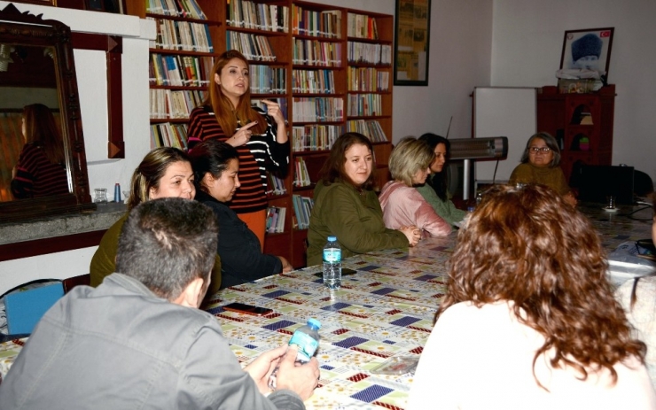 Ebeveynlere ’Çocuğa Sınır Koyma’ Eğitimi