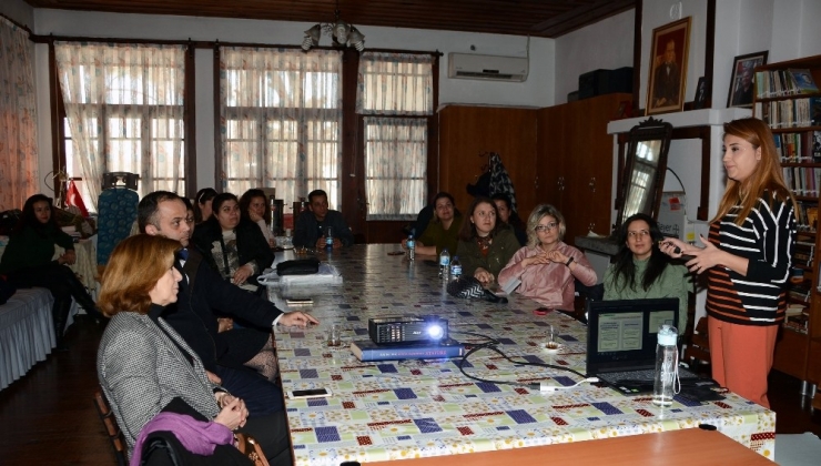 Ebeveynlere ’Çocuğa Sınır Koyma’ Eğitimi