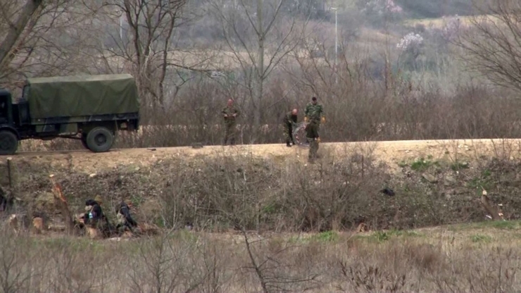 Yunan Askeri Mülteci Nöbetinde, Meriç Nehri’ne Dikenli Teller Çekiyor