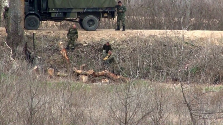 Yunan Askeri Mülteci Nöbetinde, Meriç Nehri’ne Dikenli Teller Çekiyor