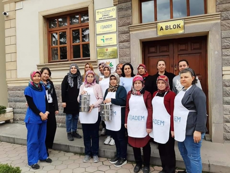 Nallıhan’da Yaşlıların Tüm İhtiyaçları Gideriliyor