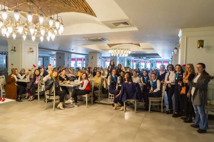 Narvenli Kadınlar, Dünya Emekçi Kadınlar Gününü Kutladı