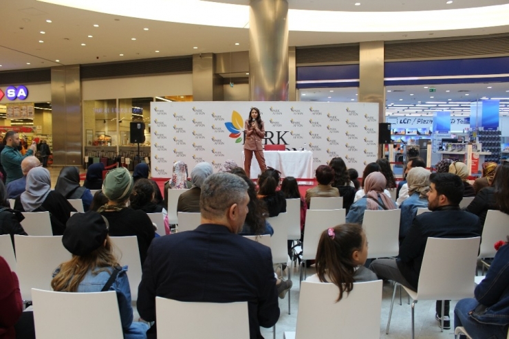 Park Afyon 8 Mart’ta Milli Teakwandocu Betül Çavdar’ı Kadınlarla Buluşturdu