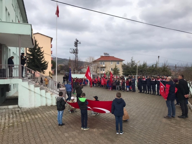 Öğrencilerden Mehmetçiğe Destek Ziyareti