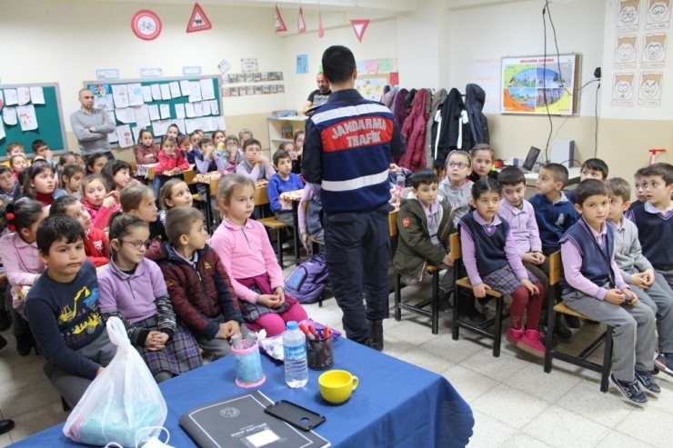 Jandarma Ekipleri 135 Öğrenciyi Daha Trafik Eğitimlerinde Bilgilendirdi