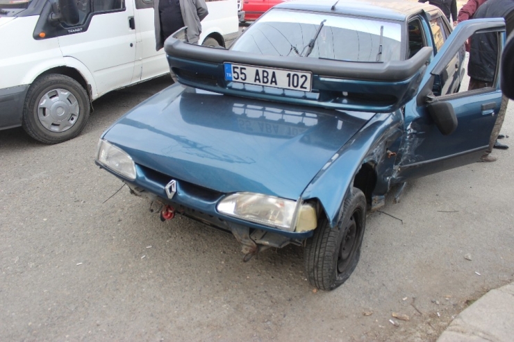 Çarşamba’da Kaza: 2 Yaralı