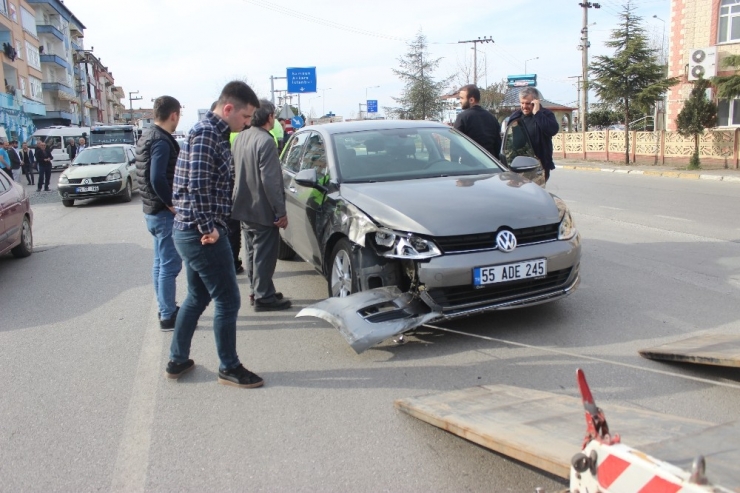 Çarşamba’da Kaza: 2 Yaralı