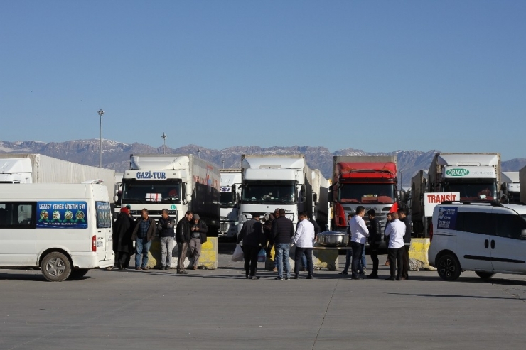 Habur’da Bekleyen Şoförlere Çorba İkramı
