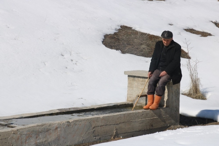 23 Yıldır Kocasına Göz Oldu