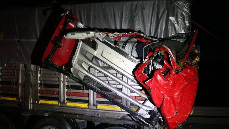 Hurdaya Dönen Tırdan Sağ Çıktı