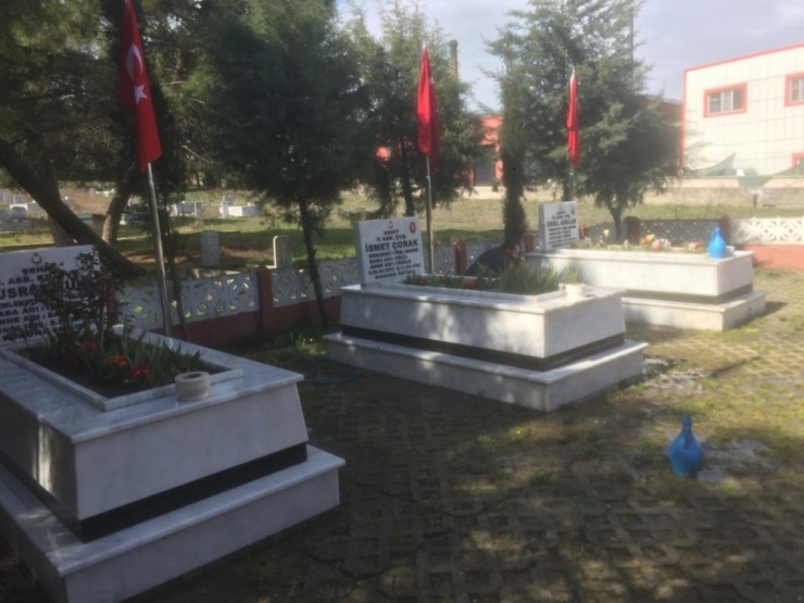 Susurluk’ta Şehitlerin Mezarları Temizlendi