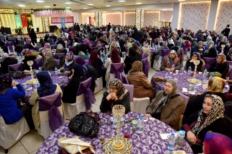 Bin 500 Kadın Şehitler İçin Dua Etti