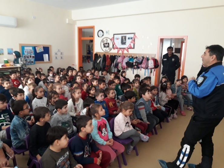 Antalya Polisinden Öğrenci Ve Öğretmenlere Bilgilendirme Semineri