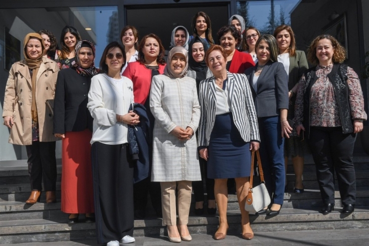 Beyhan Demirtaş, Kadınlar Günü Etkinliğinde Kadınlarla Bir Araya Geldi