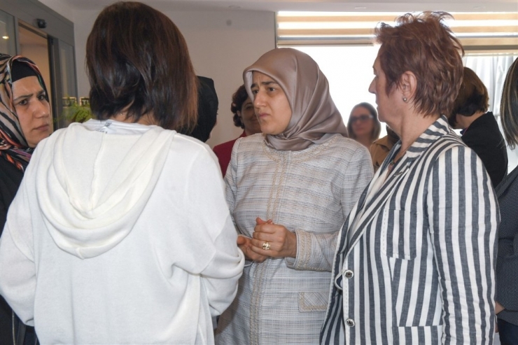 Beyhan Demirtaş, Kadınlar Günü Etkinliğinde Kadınlarla Bir Araya Geldi