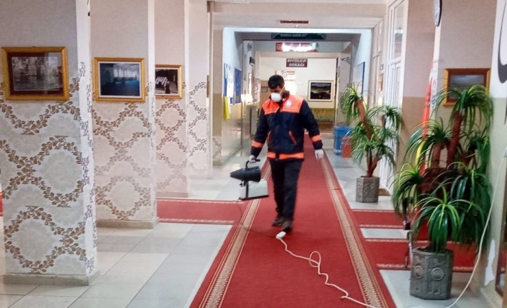 Edremit’te Okullar Dezenfekte Ediliyor
