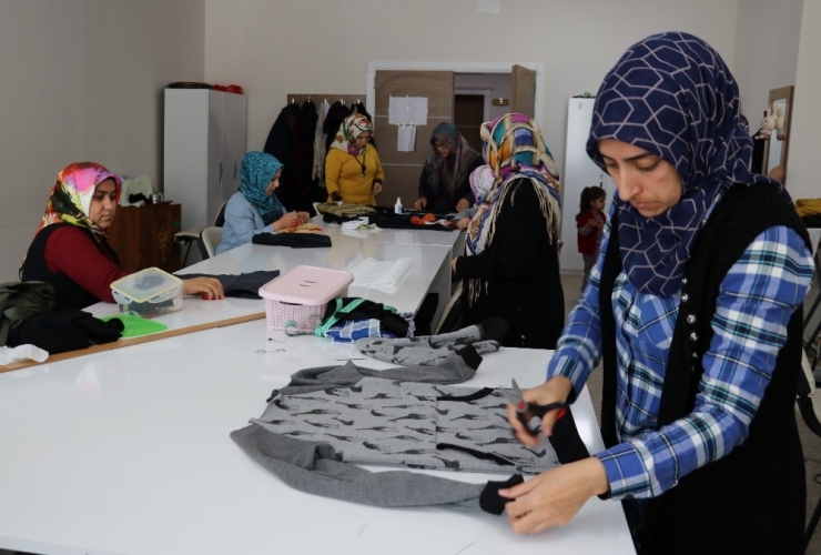 Edremitli Kadınlar Adem’de Sosyalleşiyor