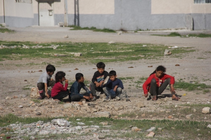 Metruk Bina Gece Yarısı Yıkıldı