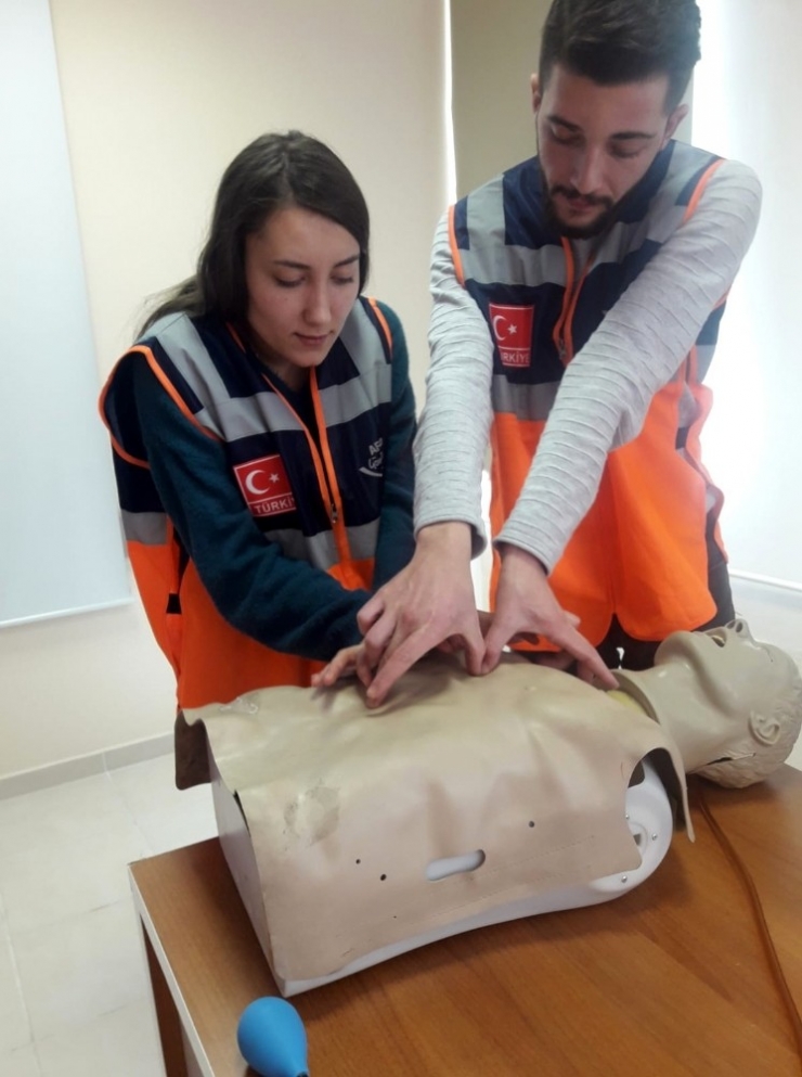 Afad Gönüllülerine İlk Yardım Eğitimi Verildi