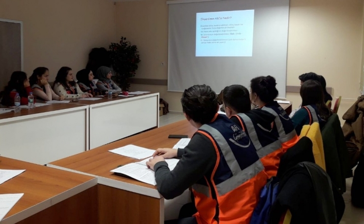 Afad Gönüllülerine İlk Yardım Eğitimi Verildi