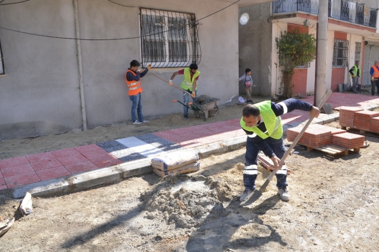Akdeniz’de Asfalt, Kaldırım Ve Yol Açma Çalışmaları Sürüyor