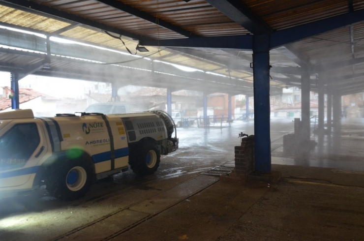 Akhisar’da Parklar Ve Pazar Yerleri Dezenfekte Ediliyor