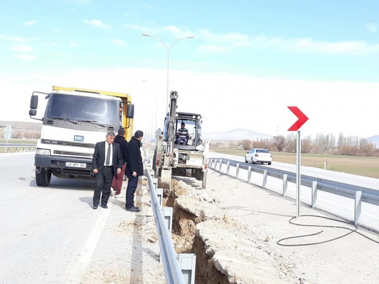 Altıntaş’ta Çevre Yolu Aydınlatma Çalışmaları