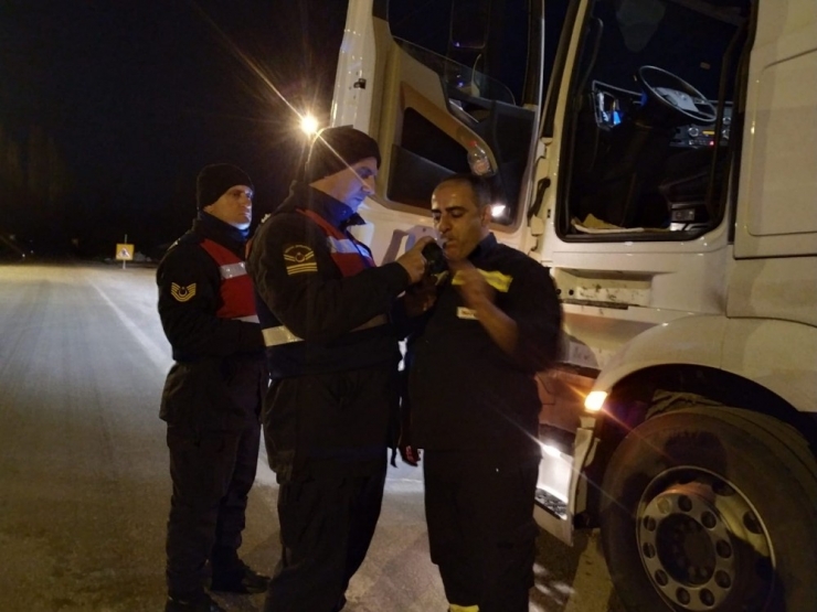 Yük Taşıyan Araçlar Denetlendi