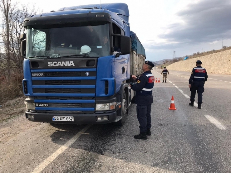 Yük Taşıyan Araçlar Denetlendi