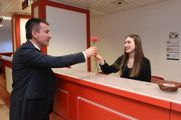 Başkan Balcı’dan Kadınlara Jest