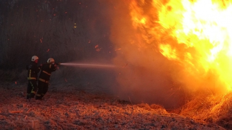 Alevler Metrelerce Yükseldi, Güvenlik Kulübeleri Forkliftle Taşındı