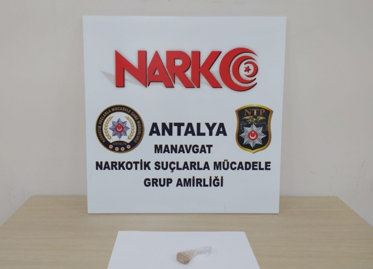 Manavgat’ta Ruhsatsız Tabanca Ve Uyuşturucu Ele Geçirildi