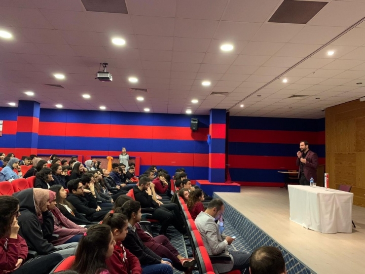 Nasıranlı’dan Gençlere ‘Kariyer Ve Meslek Seçme’ Semineri