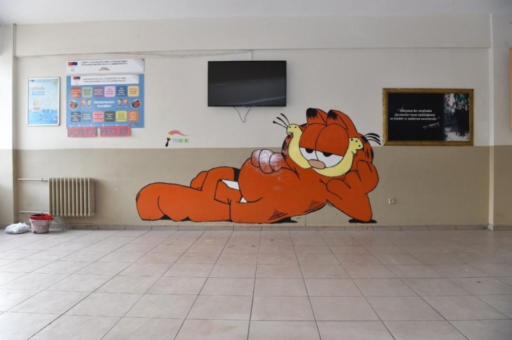 Avcılar Belediyesi Çizgi Film Dünyasını Okul Duvarlarına Taşıdı